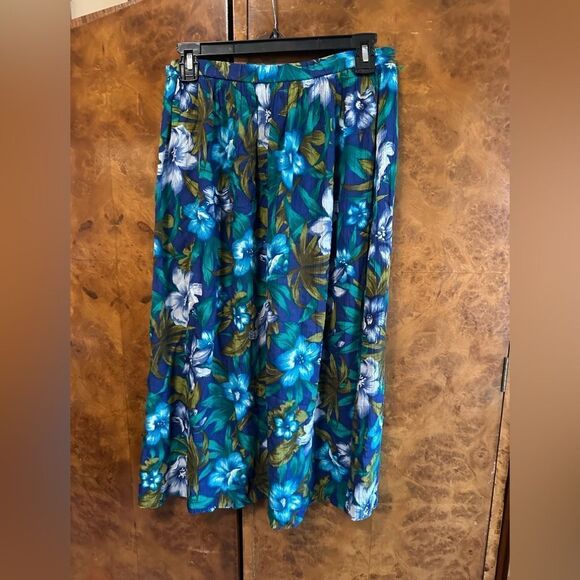 Floral Blue and Green Skirt - Picture 6 of 7